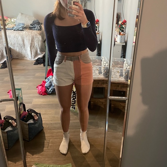 ColorBlock Shorts - Picture 5 of 5